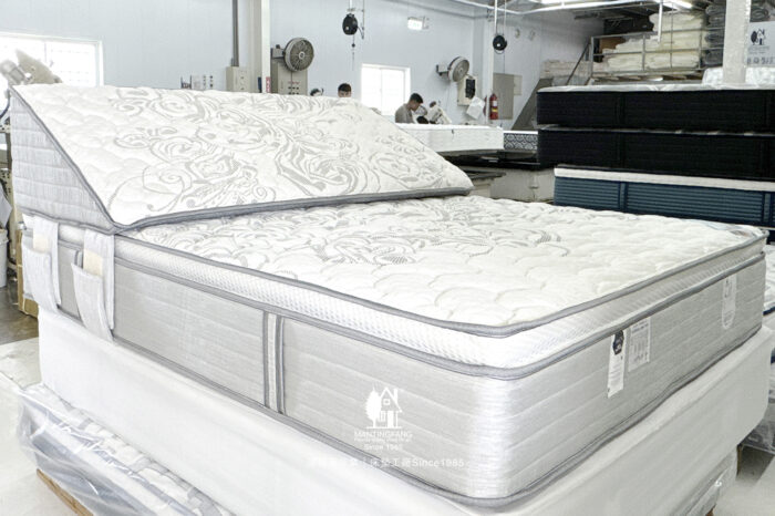 04 從二維（矩形）轉向三維（立體楔形）的獨立筒床墊。