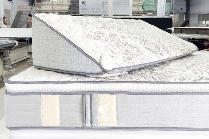 07 從二維（矩形）轉向三維（立體楔形）的獨立筒床墊。