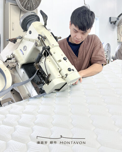 床墊圍邊工序大公開:這條直線,他練了好幾年! 1 IMG 3633 1080x1350 黑LOGO 床墊圍邊工序大公開:這條直線,他練了好幾年!
