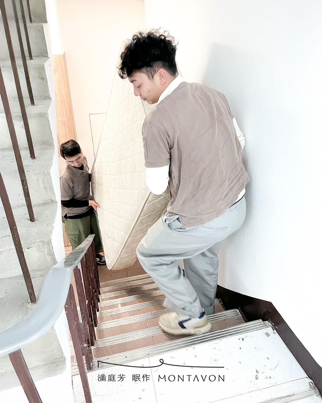 【2026床墊回收攻略】舊床墊床架如何處理?清潔隊預約流程、清運價格全解析 4 床墊回收搬運實景