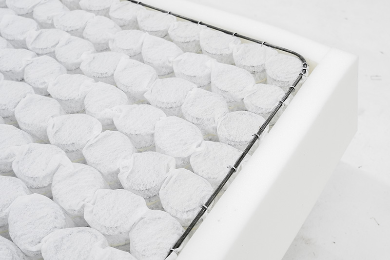 [床墊內材結構特寫：專業床沿加強技術與獨立筒彈簧]